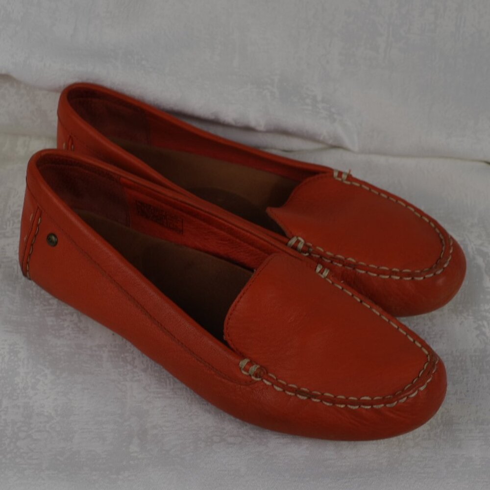 UGG WOMENS 7.5 SHOES FLATS